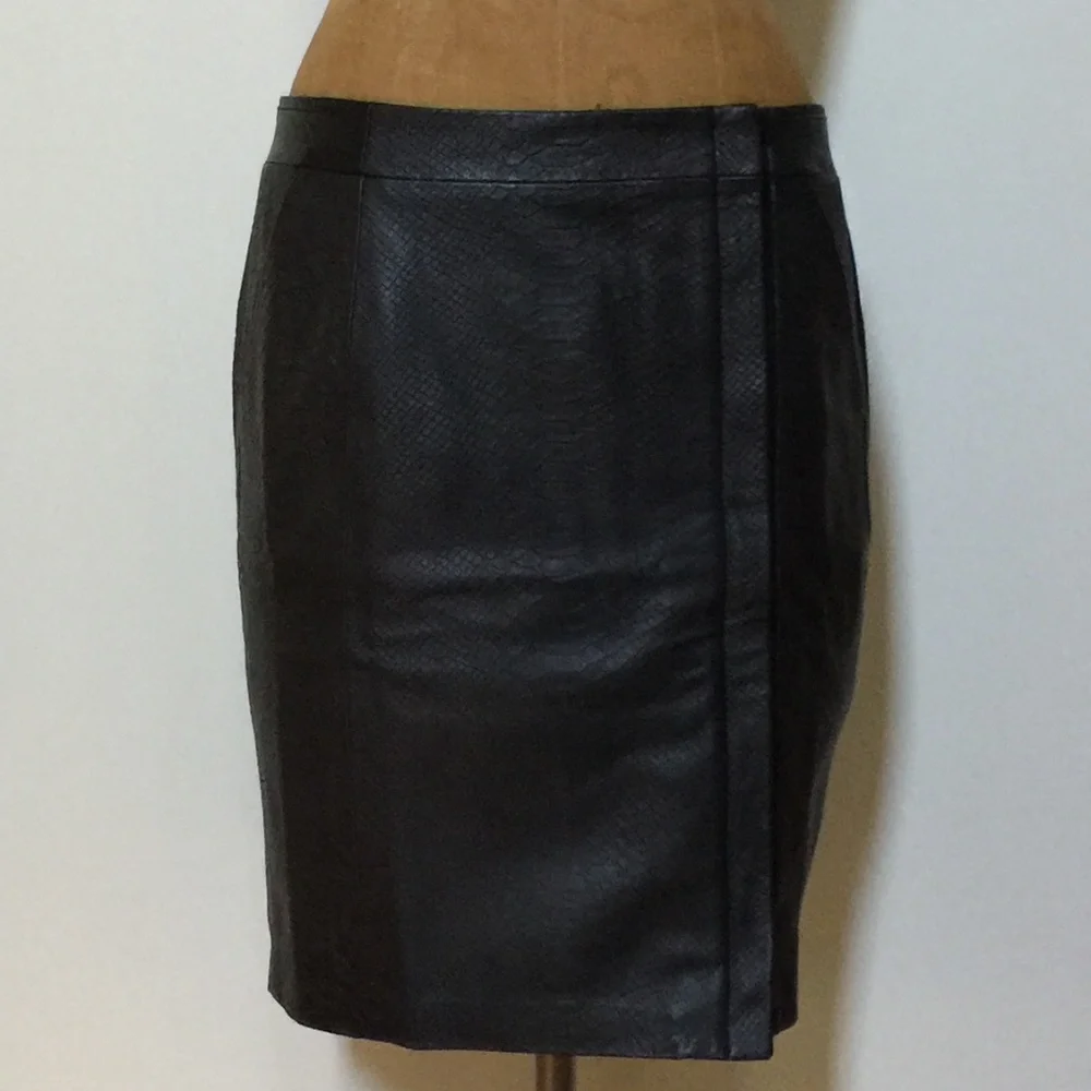 Vince black snake embossed leather skirt NWOT